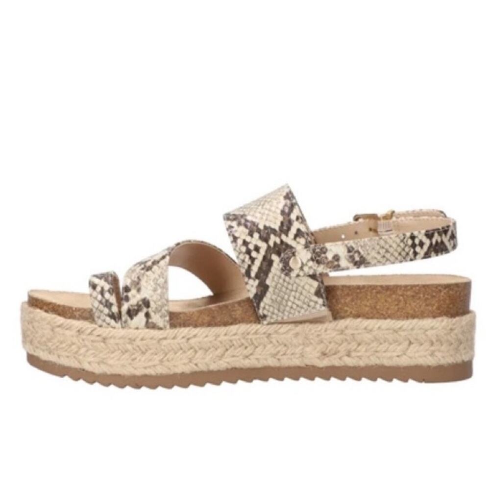 BOGO Bella Vita Rosita Sandal Size 7
New $100